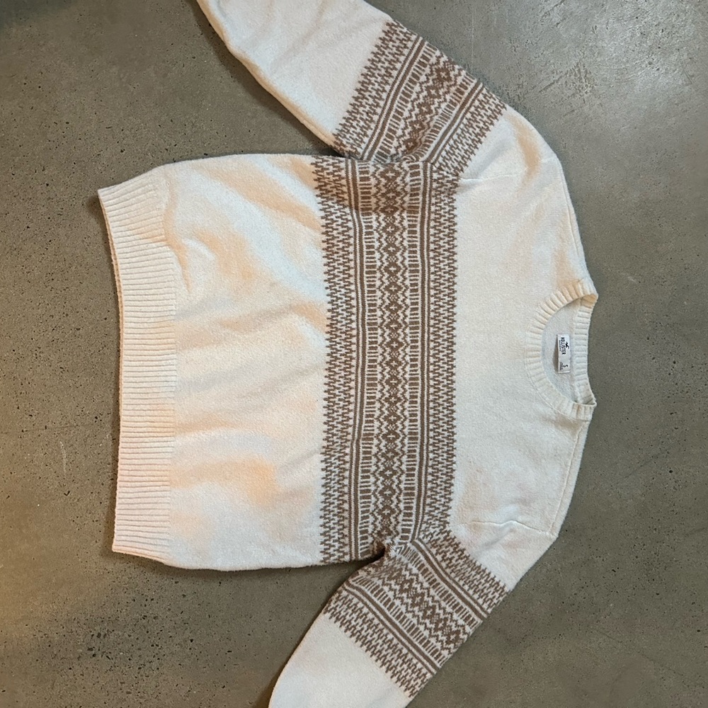 Hollister size small sweater in good condition